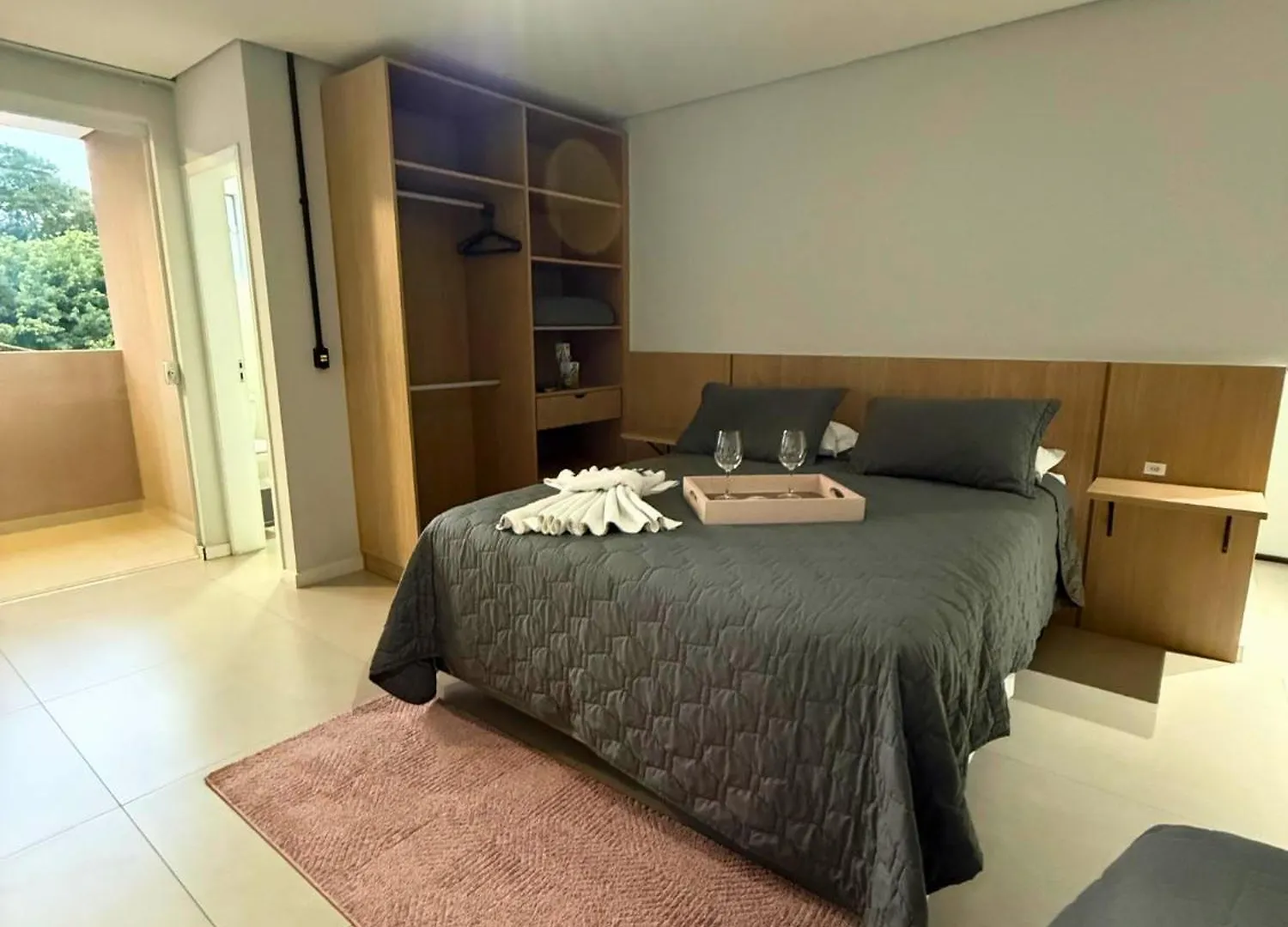 Studios 422 Помероди Бразилия