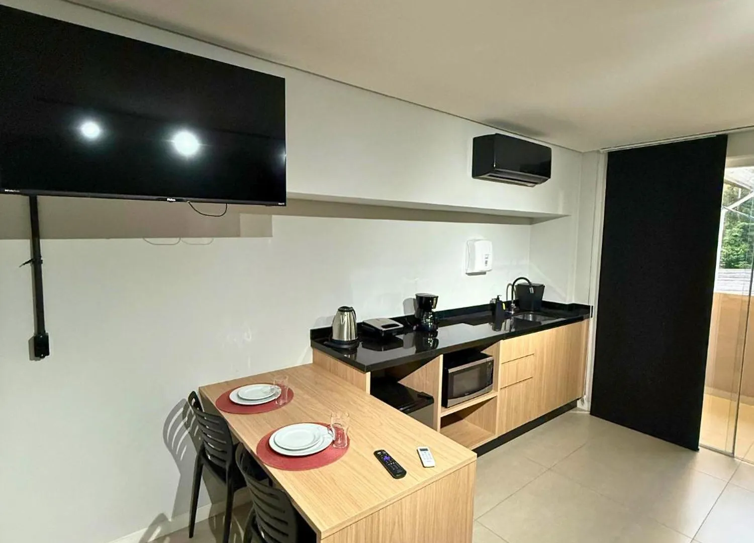 Studios 422 Помероди 0*,  Бразилия