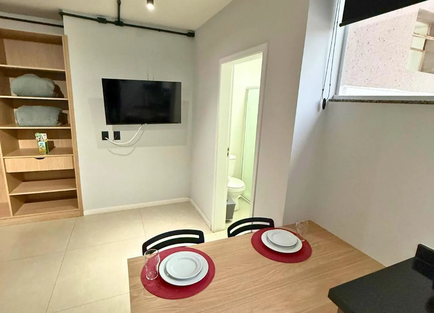Studios 422 Помероди 0*,